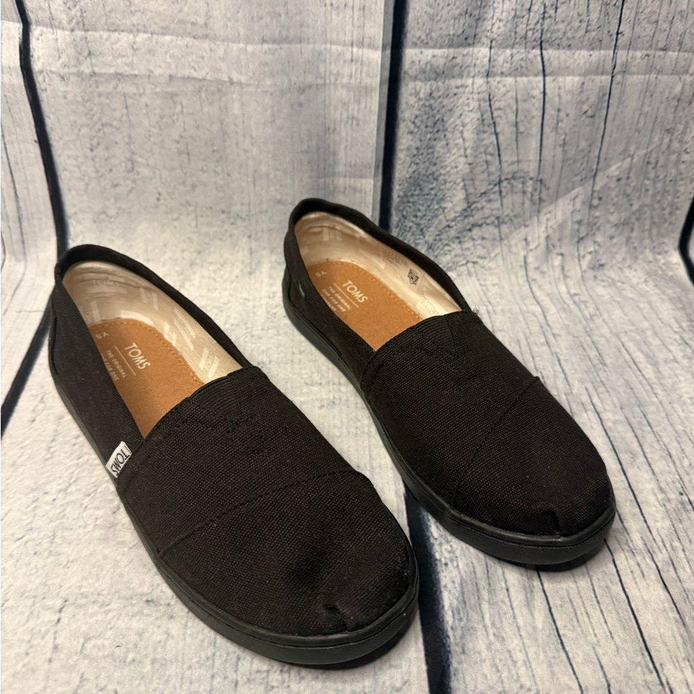 Toms Black Loafers Slip-Ons with Elastic Gores